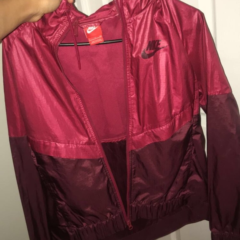 nike burgundy windbreaker